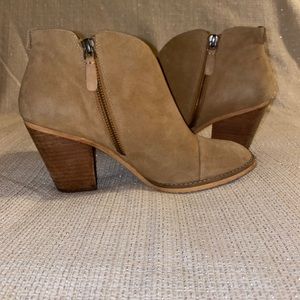 24th & Union Tan Suede Booties Side Zip Close Sz 8